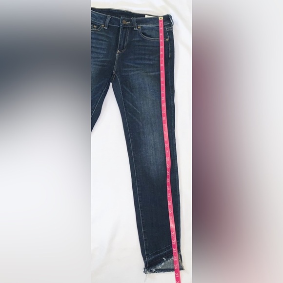 Vince Camuto Womens Jeans Size 27 Size 4 Dark Blue Wash Slim Leg Raw Angled Hem - Picture 7 of 12